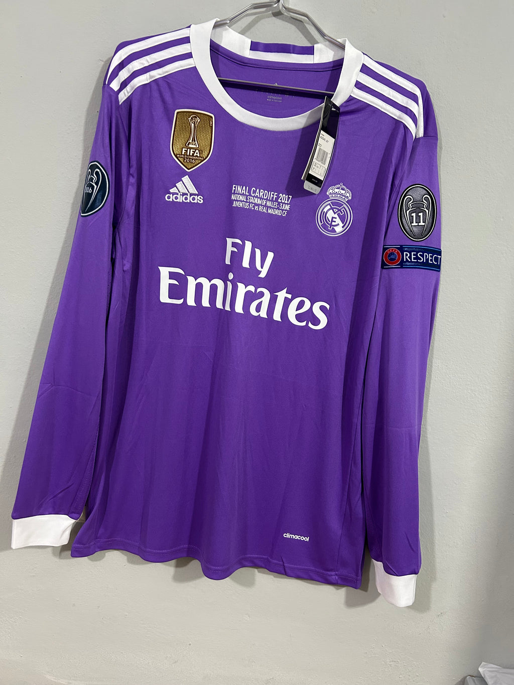 CAMISETA DEL REAL MADRID 2016/2017 SEGUNDA EQUIPACION EDICION FINAL DE CHAMPIONS LEAGUE CARDIFF 2017 MANGA LARGA