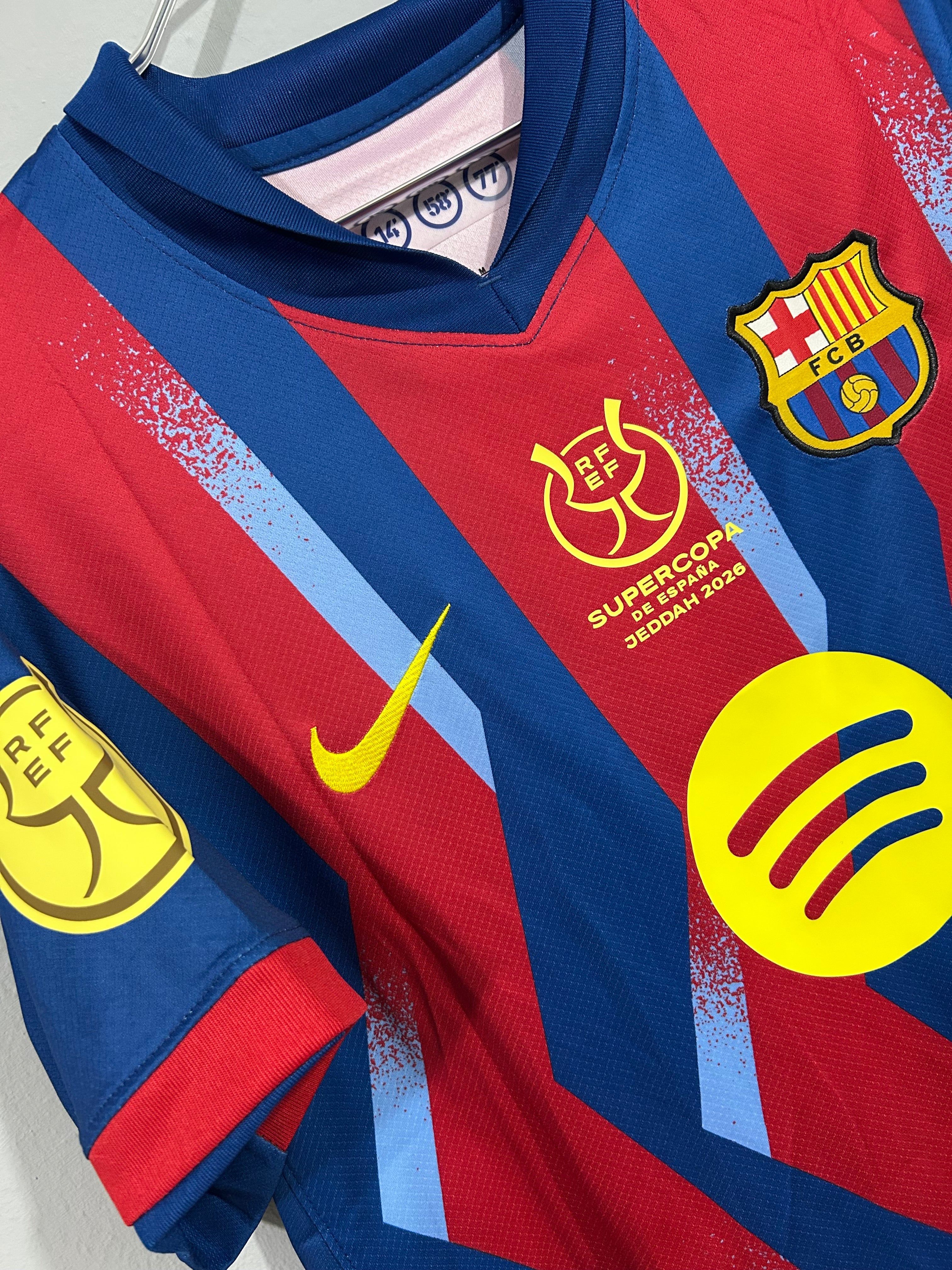 CAMISETA DEL BARCELONA 25/26 4ta EQUIPACIÓN EDICIÓN SUPERCOPA DE ESPAÑA VERSIÓN FAN