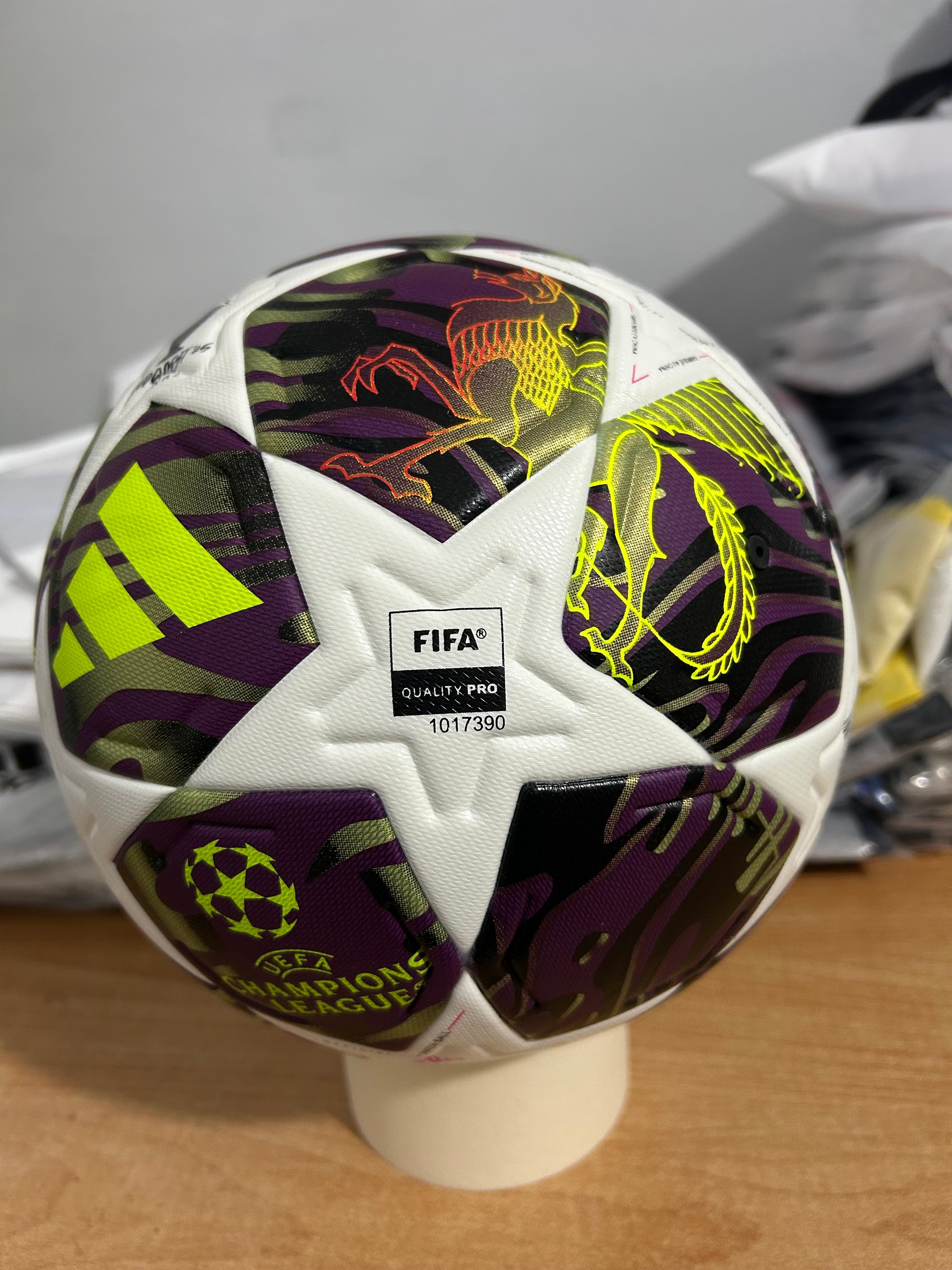 BALON ADIDAS FINALE CHAMPIONS LEAGUE 25/26 VERSION PRO