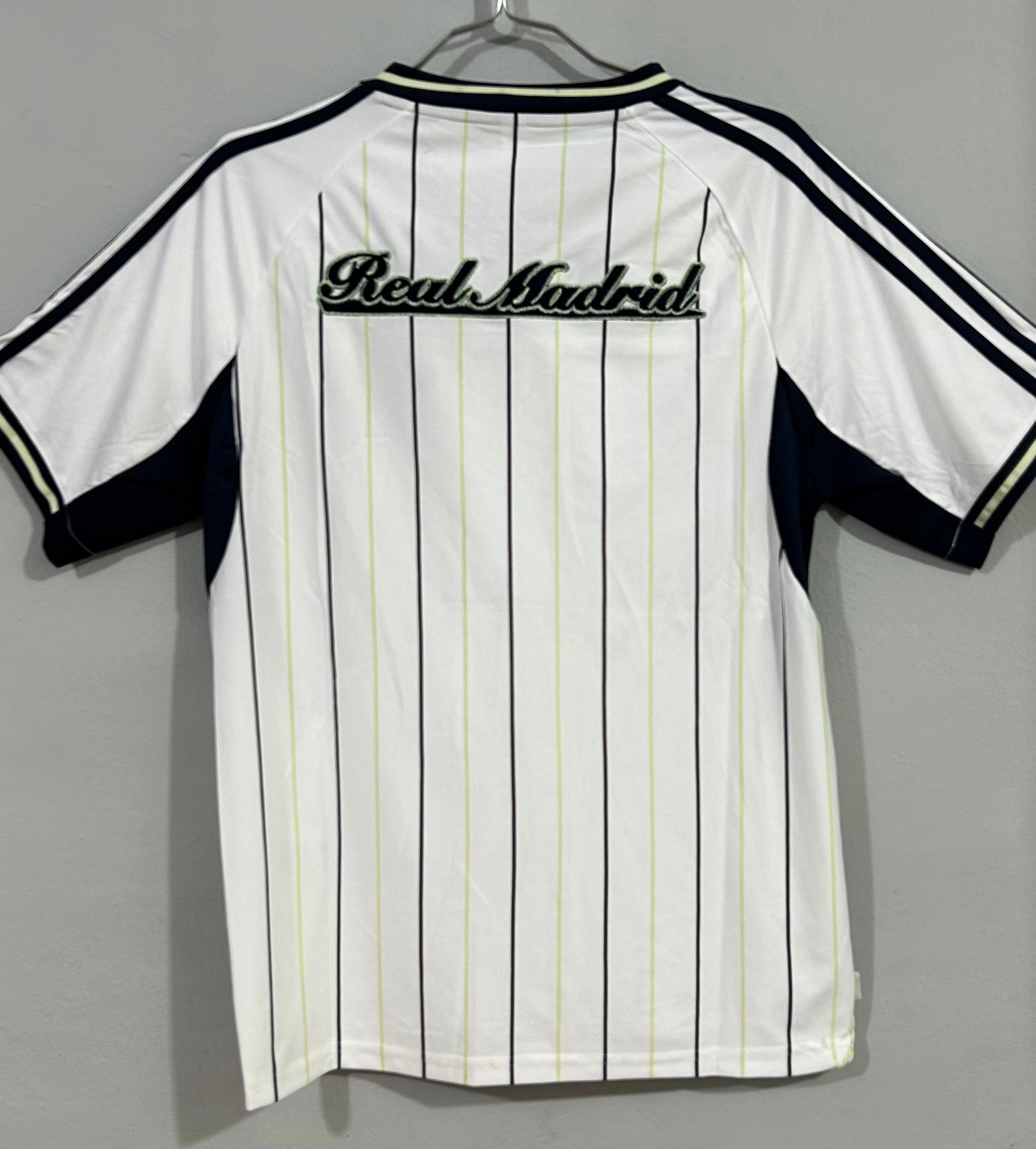 CAMISETA DEL REAL MADRID ESTILO BEISBOL 2025/2026 MUNDIAL DE CLUBES
