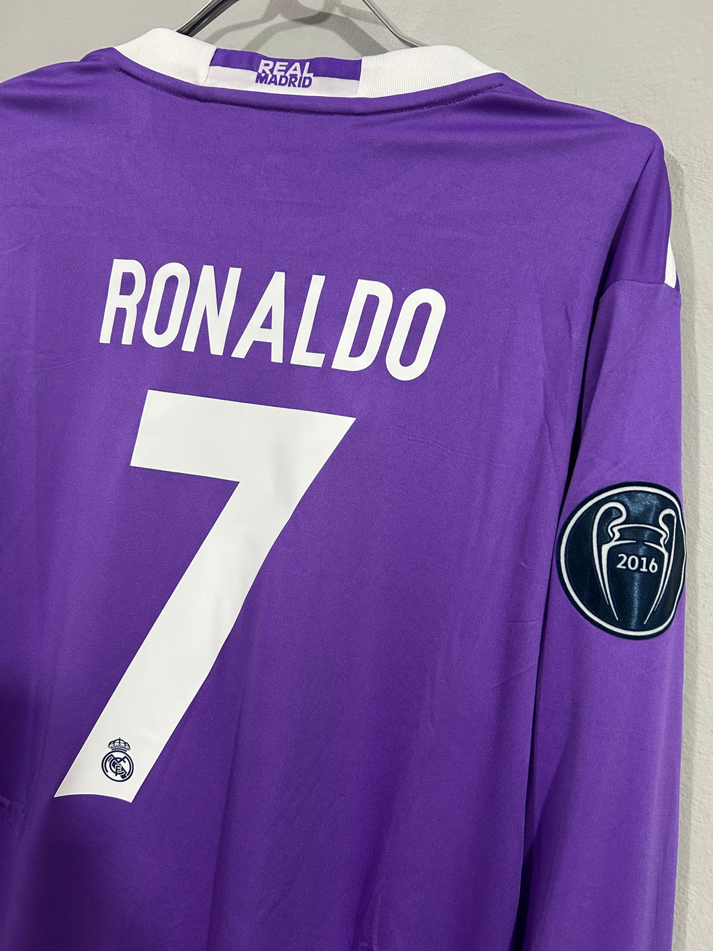 CAMISETA DEL REAL MADRID 2016/2017 SEGUNDA EQUIPACION EDICION FINAL DE CHAMPIONS LEAGUE CARDIFF 2017 MANGA LARGA