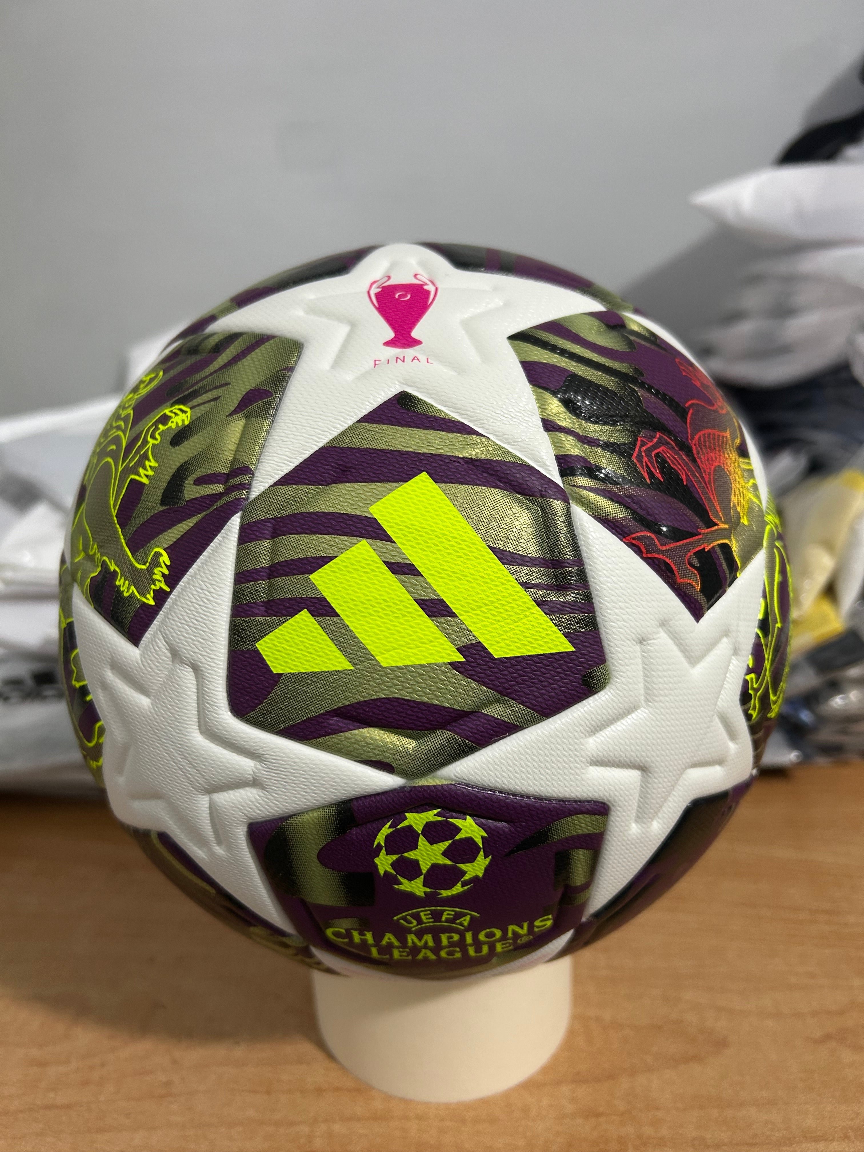 BALON ADIDAS FINALE CHAMPIONS LEAGUE 25/26 VERSION PRO