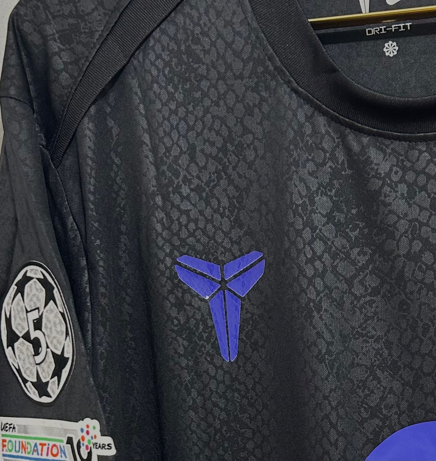 CAMISETA DEL FC BARCELONA 2025/2026 DE ENTRENAMIENTO EDICION KOBE BRYANT