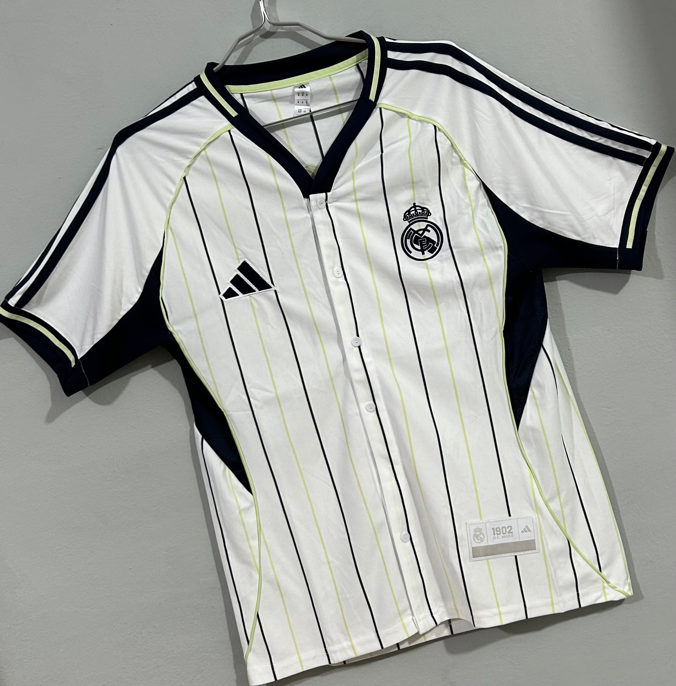 CAMISETA DEL REAL MADRID ESTILO BEISBOL 2025/2026 MUNDIAL DE CLUBES