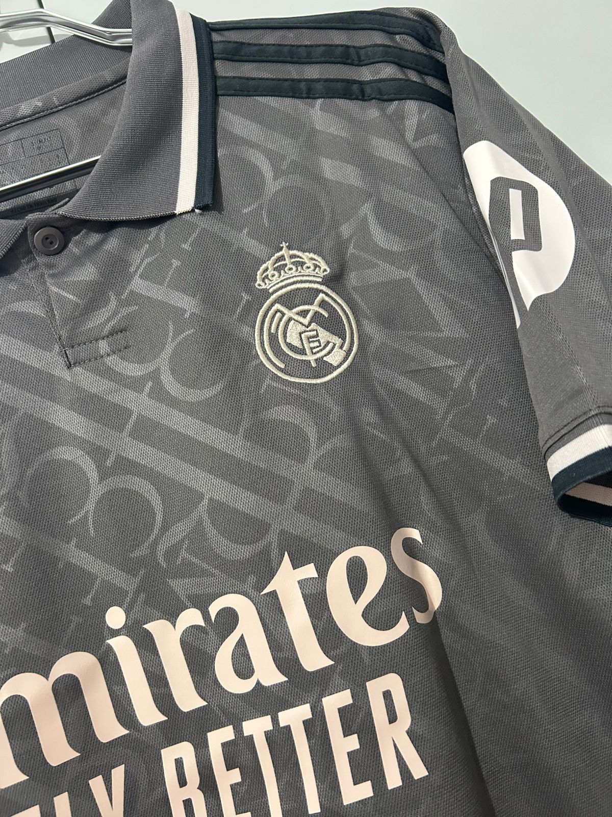 CAMISETA DEL REAL MADRID 2024/2025 SEGUNDA EQUIPACION VERSION FAN
