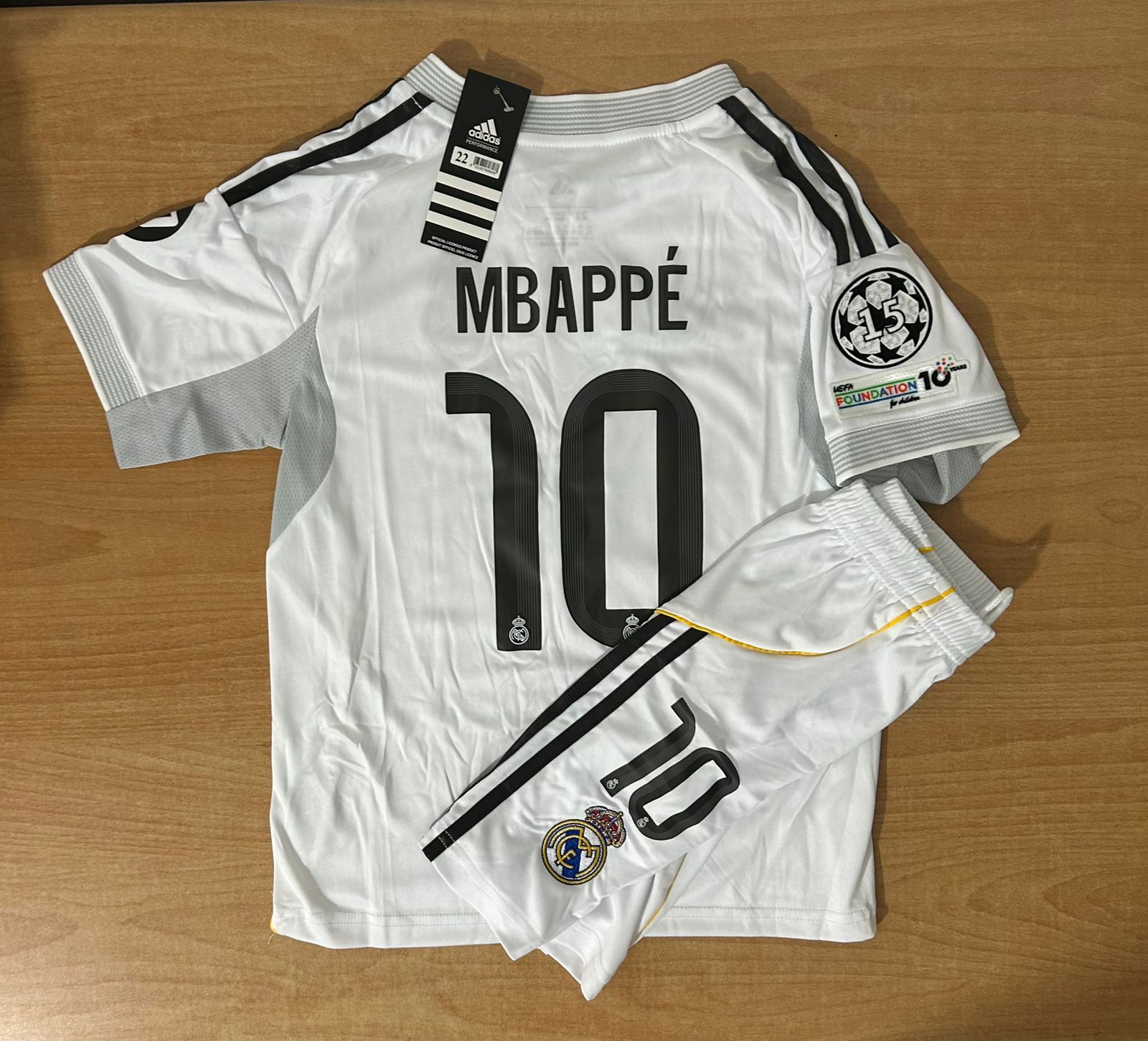 CONJUNTOS PARA NIÑOS DE 3 A 15 AÑOS DEL REAL MADRID 2025/2026