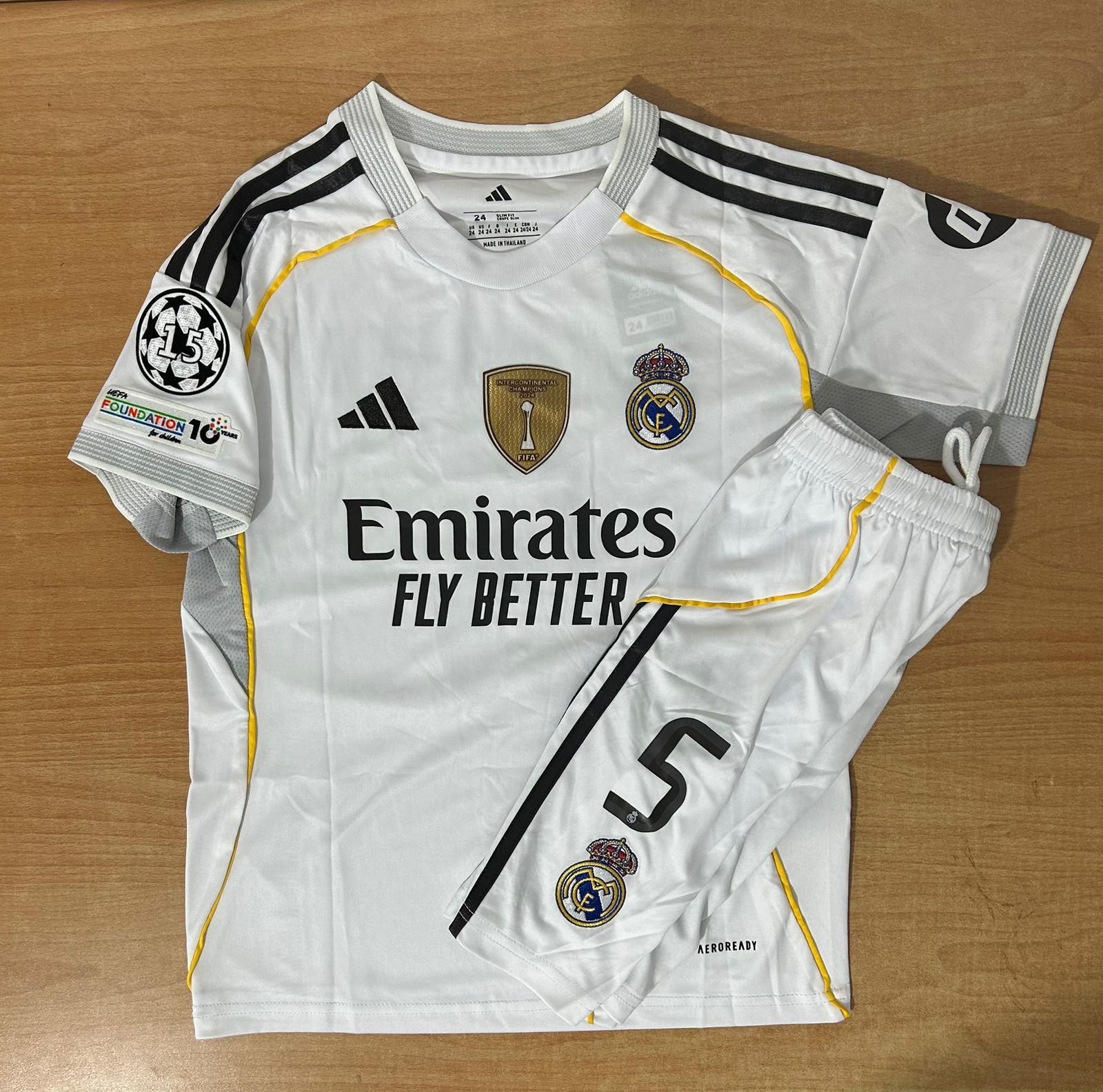 CONJUNTOS PARA NIÑOS DE 3 A 15 AÑOS DEL REAL MADRID 2025/2026