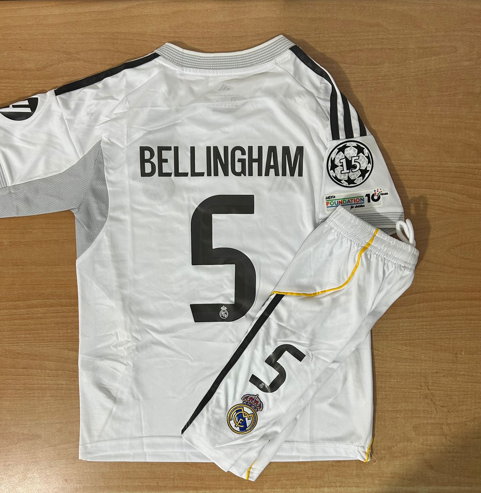 CONJUNTOS PARA NIÑOS DE 3 A 15 AÑOS DEL REAL MADRID 2025/2026