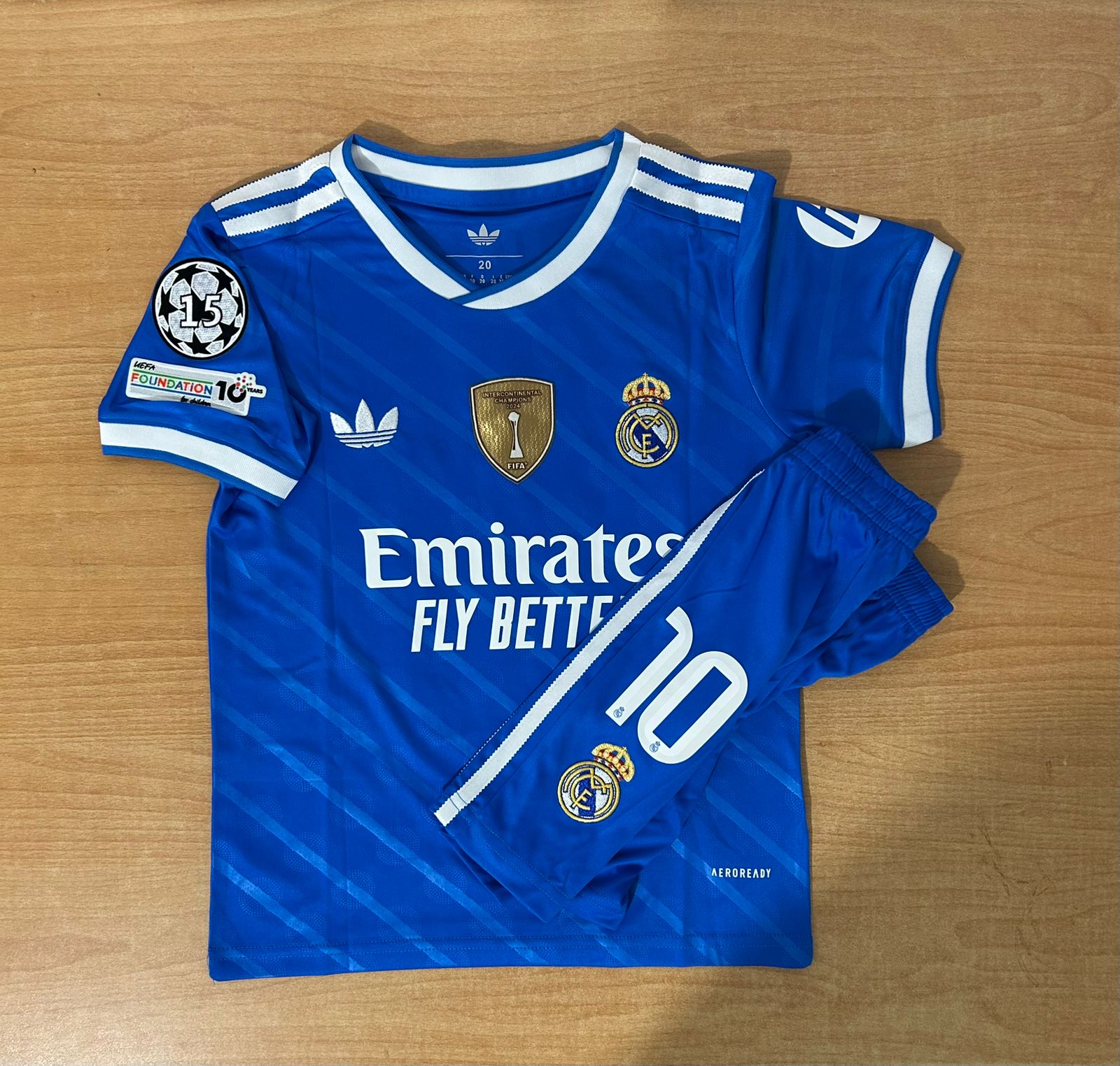 CONJUNTOS PARA NIÑOS DE 3 A 15 AÑOS DEL REAL MADRID 2025/2026