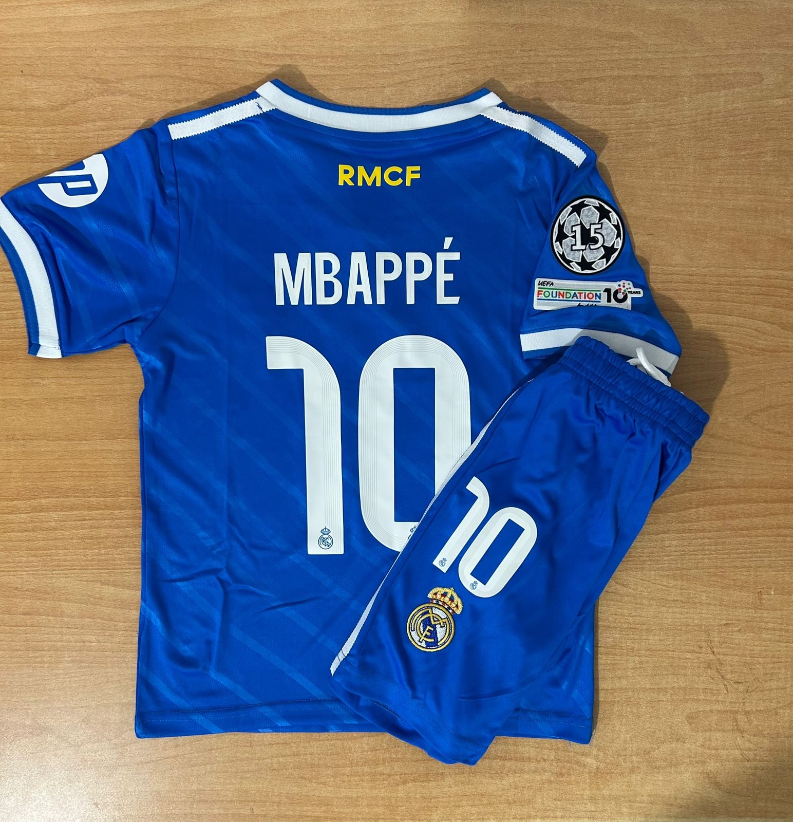 CONJUNTOS PARA NIÑOS DE 3 A 15 AÑOS DEL REAL MADRID 2025/2026