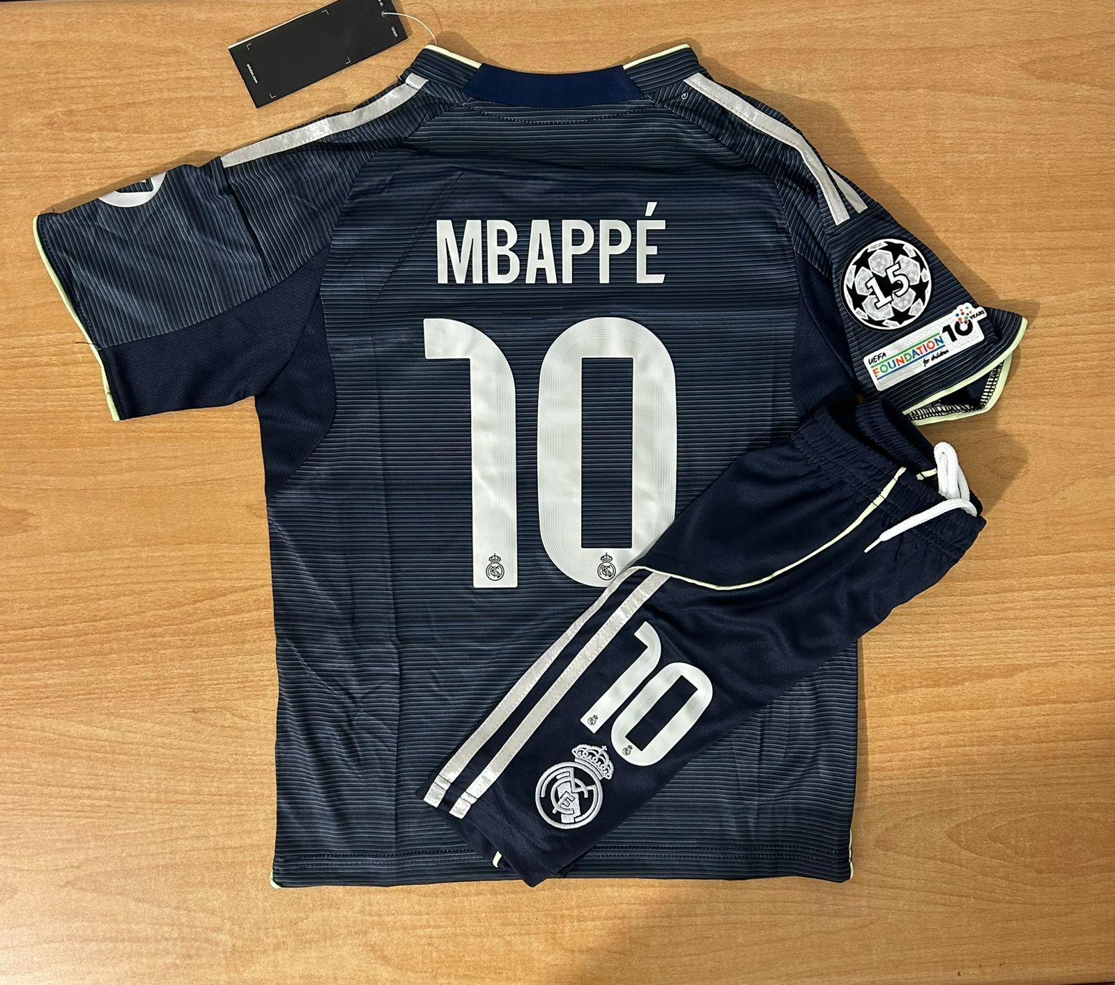 CONJUNTOS PARA NIÑOS DE 3 A 15 AÑOS DEL REAL MADRID 2025/2026