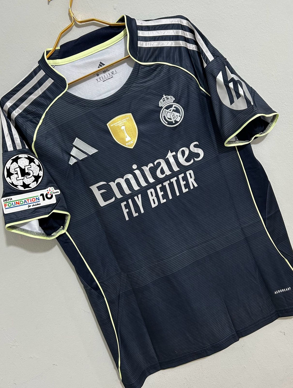 CAMISETA DEL REAL MADRID 2025/2026 SEGUNDA EQUIPACION VERSION FAN