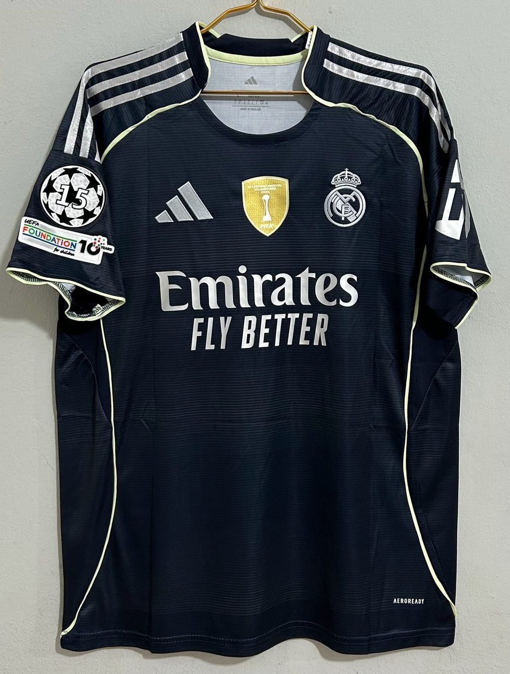 CAMISETA DEL REAL MADRID 2025/2026 SEGUNDA EQUIPACION VERSION FAN
