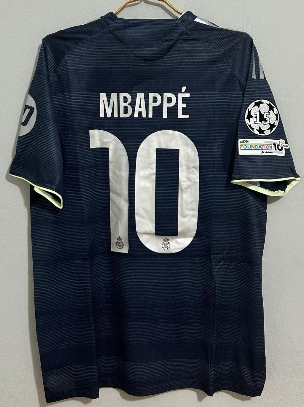 CAMISETA DEL REAL MADRID 2025/2026 SEGUNDA EQUIPACION VERSION FAN