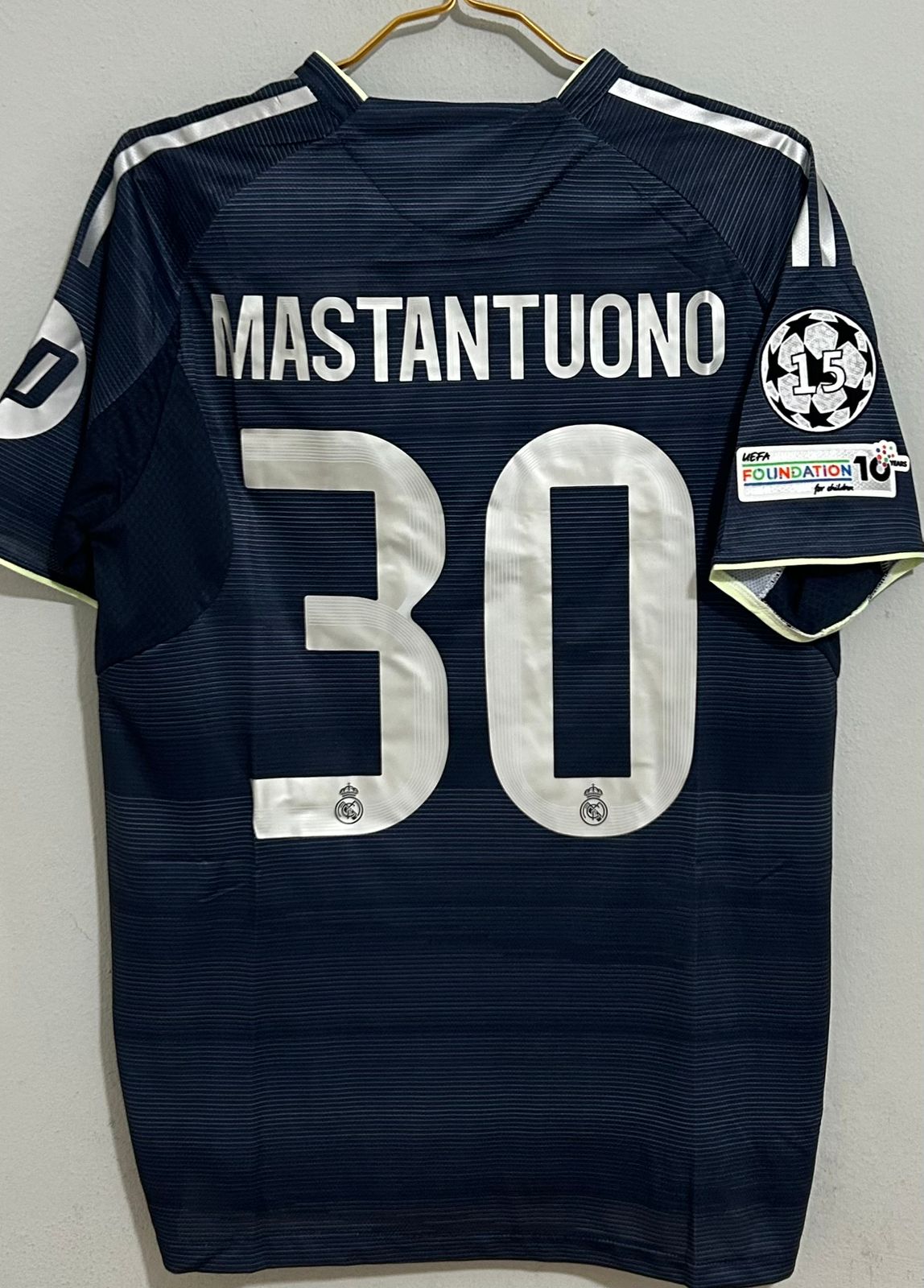 CAMISETA DEL REAL MADRID 2025/2026 SEGUNDA EQUIPACION VERSION FAN