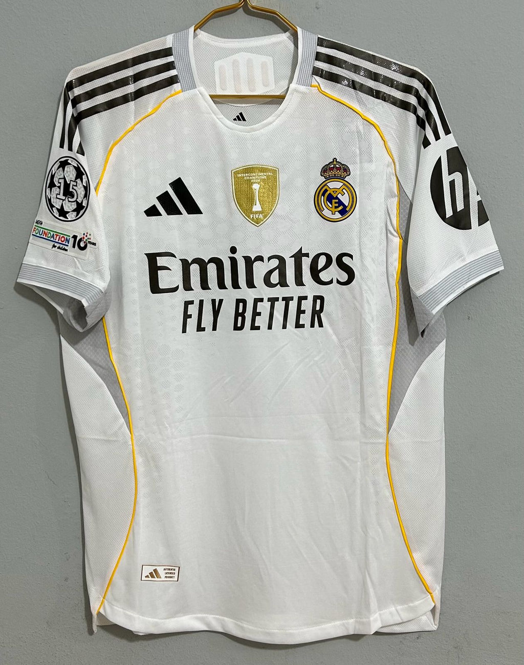CAMISETA DEL REAL MADRID 2025/2026 HOME VERSION JUGADOR
