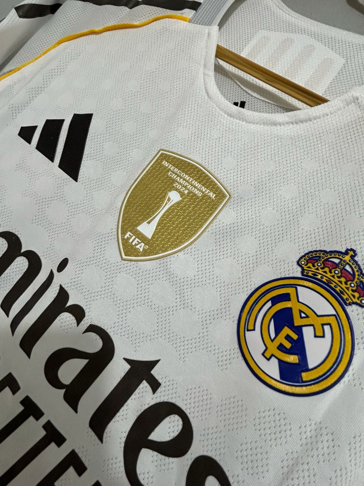 CAMISETA DEL REAL MADRID 2025/2026 HOME VERSION JUGADOR